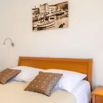 Idyllisches Nur 120 Meter Zum Sandstrand Mit Meerblick, Privatem Balkon, Wifi Lejlighed
