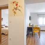 Idyllisches Nur 120 Meter Zum Sandstrand Mit Meerblick, Privatem Balkon, Wifi