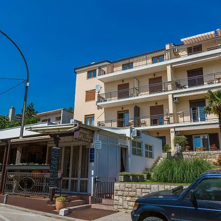 Idyllisches Nur 120 Meter Zum Sandstrand Mit Meerblick, Privatem Balkon, Wifi Apartman Crikvenica