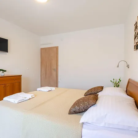 Idyllisches Nur 120 Meter Zum Sandstrand Mit Meerblick, Privatem Balkon, Wifi Apartman