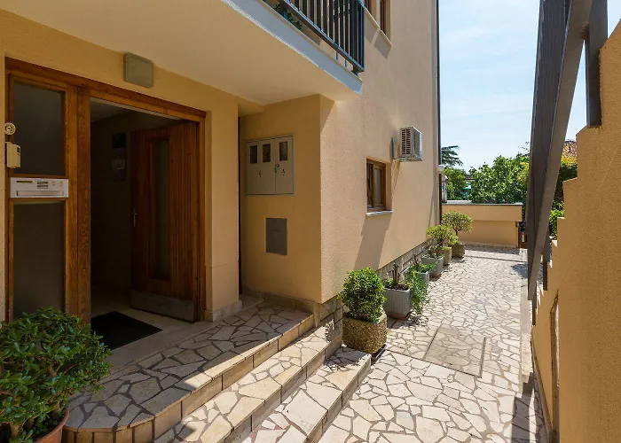 Apartman Idyllisches Nur 120 Meter Zum Sandstrand Mit Meerblick, Privatem Balkon, Wifi Crikvenica