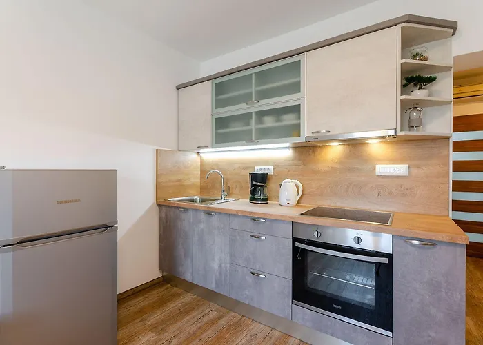 Apartman Idyllisches Nur 120 Meter Zum Sandstrand Mit Meerblick, Privatem Balkon, Wifi Crikvenica